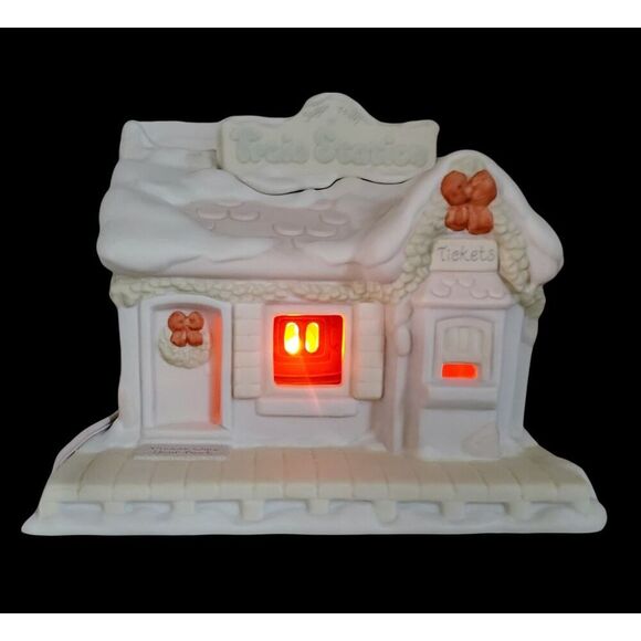 Enesco Precious Moments Sugar Town Lighted Village Train Station Depot Retired - Picture 10 of 10